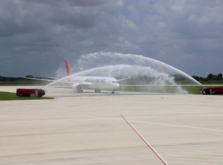 TAAG Angola Receives First Boeing 787 Dreamliner