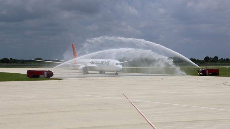 TAAG Angola Receives First Boeing 787 Dreamliner