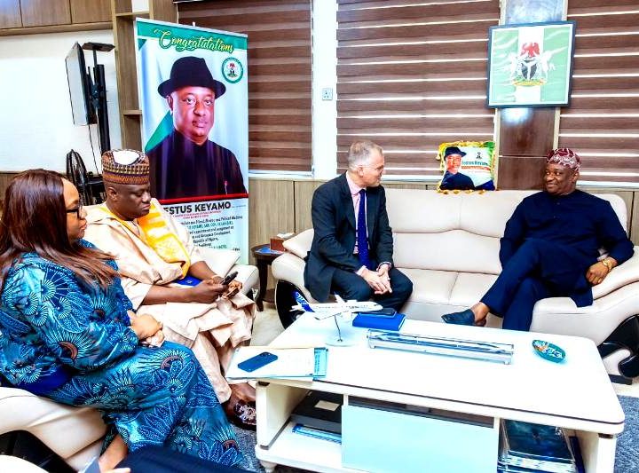 Nigeria’s Aviation Minister Receives Deutsche Bank Executives, Explores Investment Opportunities