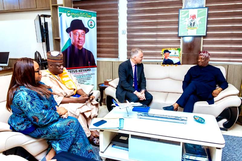 Nigeria’s Aviation Minister Receives Deutsche Bank Executives, Explores Investment Opportunities