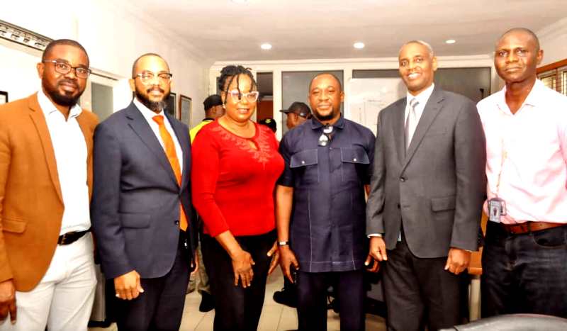 ATSSSAN President Visits Aero Contractors CEO