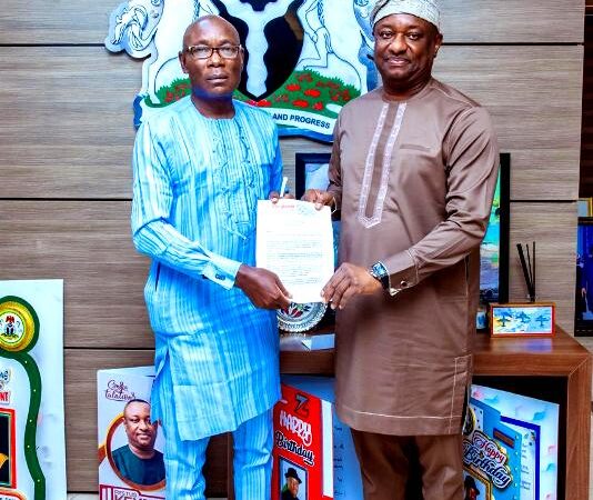 Vanguard Newspaper Names Aviation Minister “Public Sector Icon Of The Year”