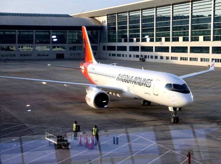 TAAG Receives Sixth A220-300, Strengthens Regional Connectivity