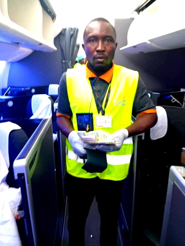 Encomiums As SAHCO Cabin Cleaner Returns $730, Credit Cards Found On BA Flight