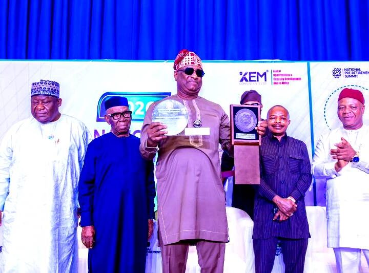 Aviation Minister Receives ‘Workers Minister Of The Decade Award’ At NPS 2026
