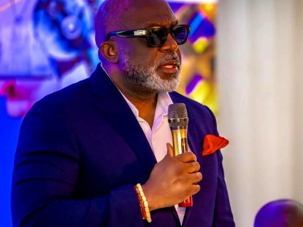 United Nigeria Airlines’ Boss Wins Travel Personality Award