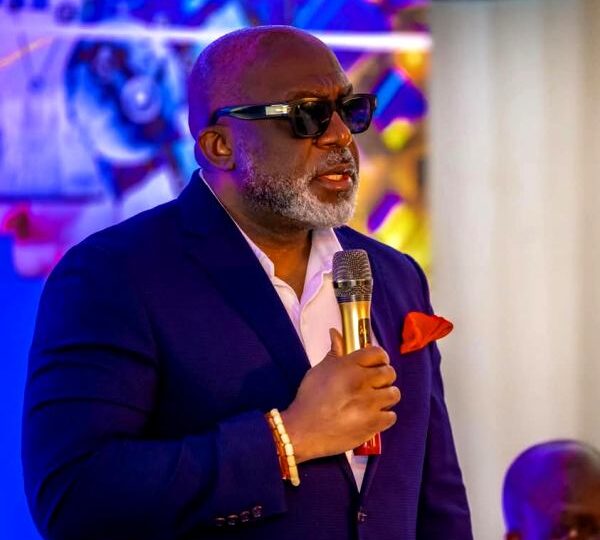 United Nigeria Airlines’ Boss Wins Travel Personality Award