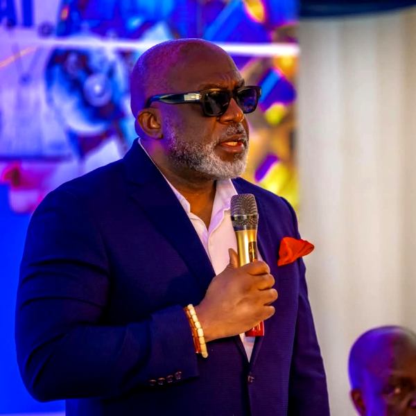 United Nigeria Airlines’ Boss Wins Travel Personality Award